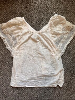Old Navy Cream Lace Flutter Sleeve Blouse